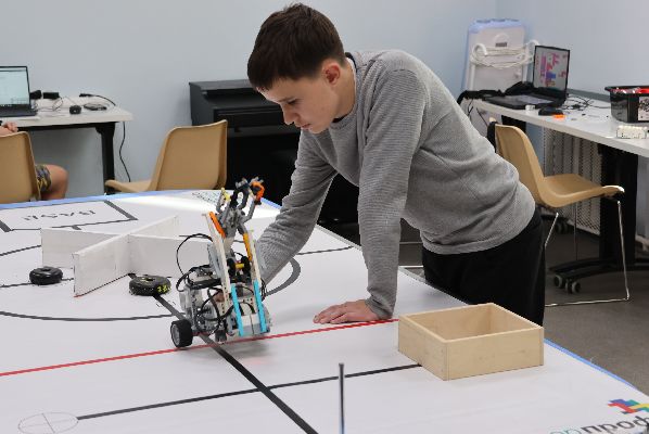 Более 30 школьников Ленобласти прошли подготовку к чемпионату «Юные профессионалы»