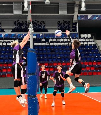 Образовательно-спортивная программа по волейболу «Серебряный мяч»  Образовательно-спортивная программа по волейболу «Серебряный мяч»