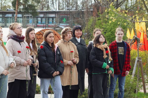 Обучающиеся Центра «Интеллект» почтили память героев Великой Отечественной войны Обучающиеся Центра «Интеллект» почтили память героев Великой Отечественной войны